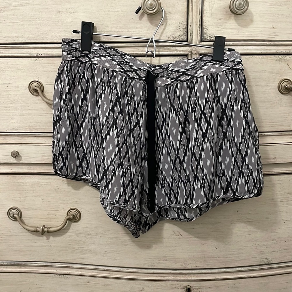 Joie patterned silk shorts. Size medium